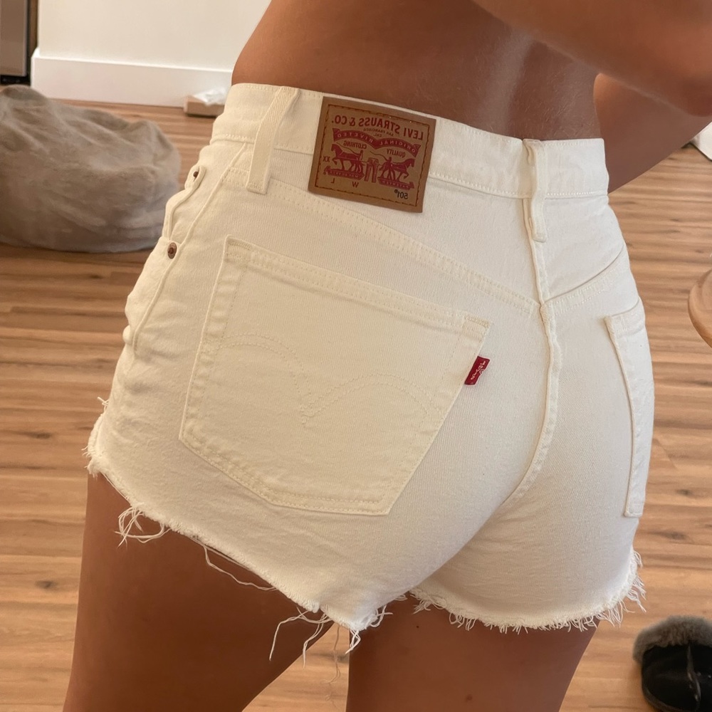 White 501 Levi shorts 26